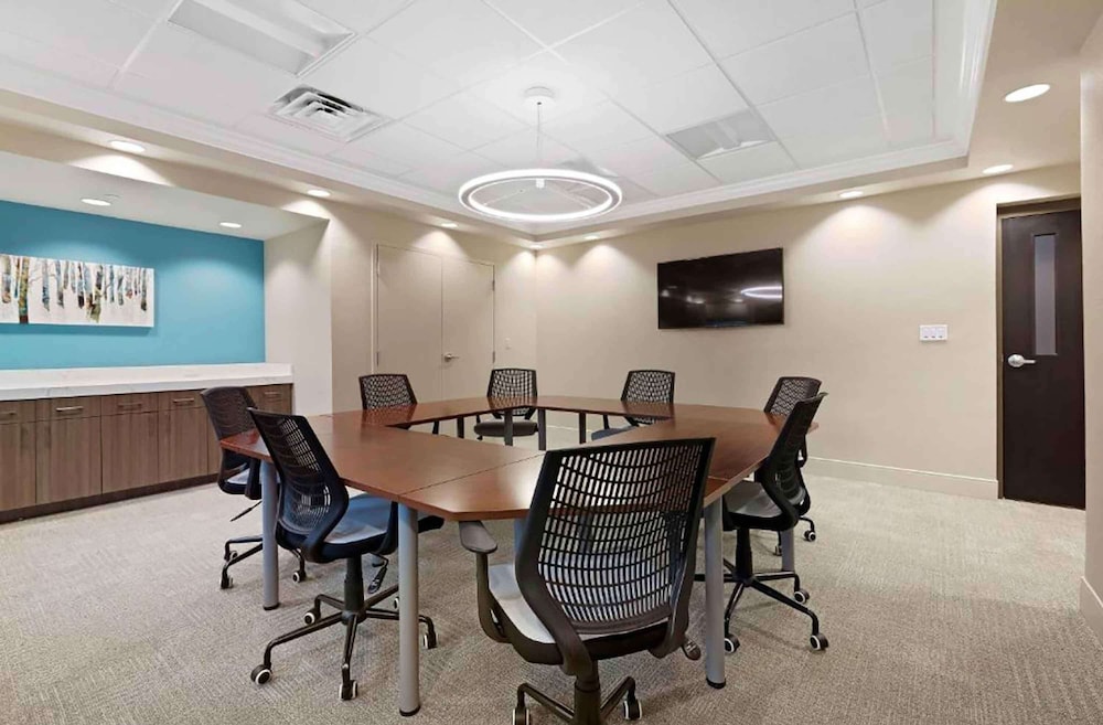 Crestwood Suites Lakeland 58/63