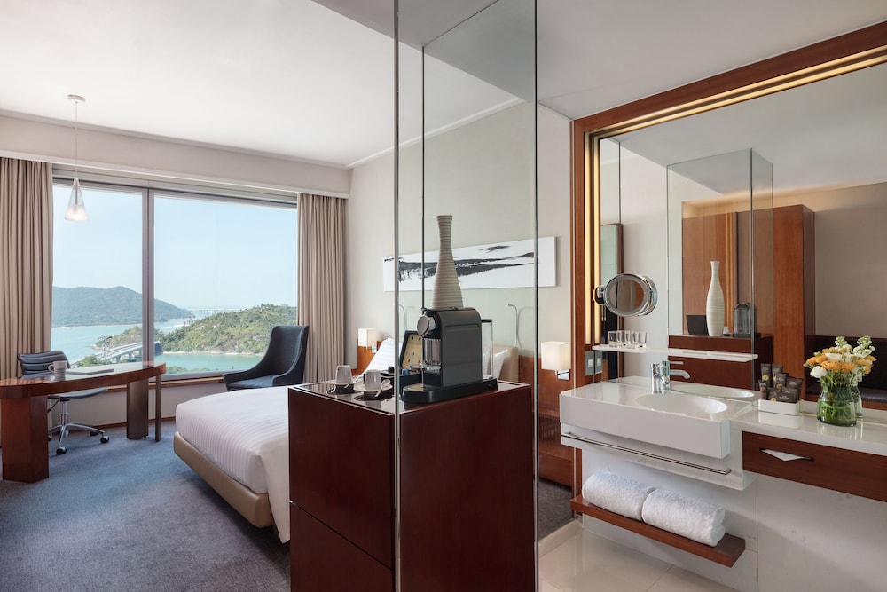 PREMIER, EXECUTIVE, QUEEN BED