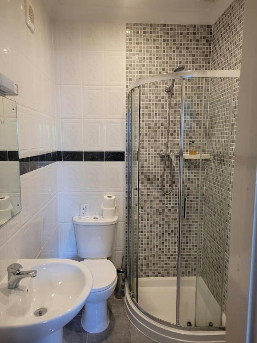 Gatwick Whitehouse Hotel 59/63