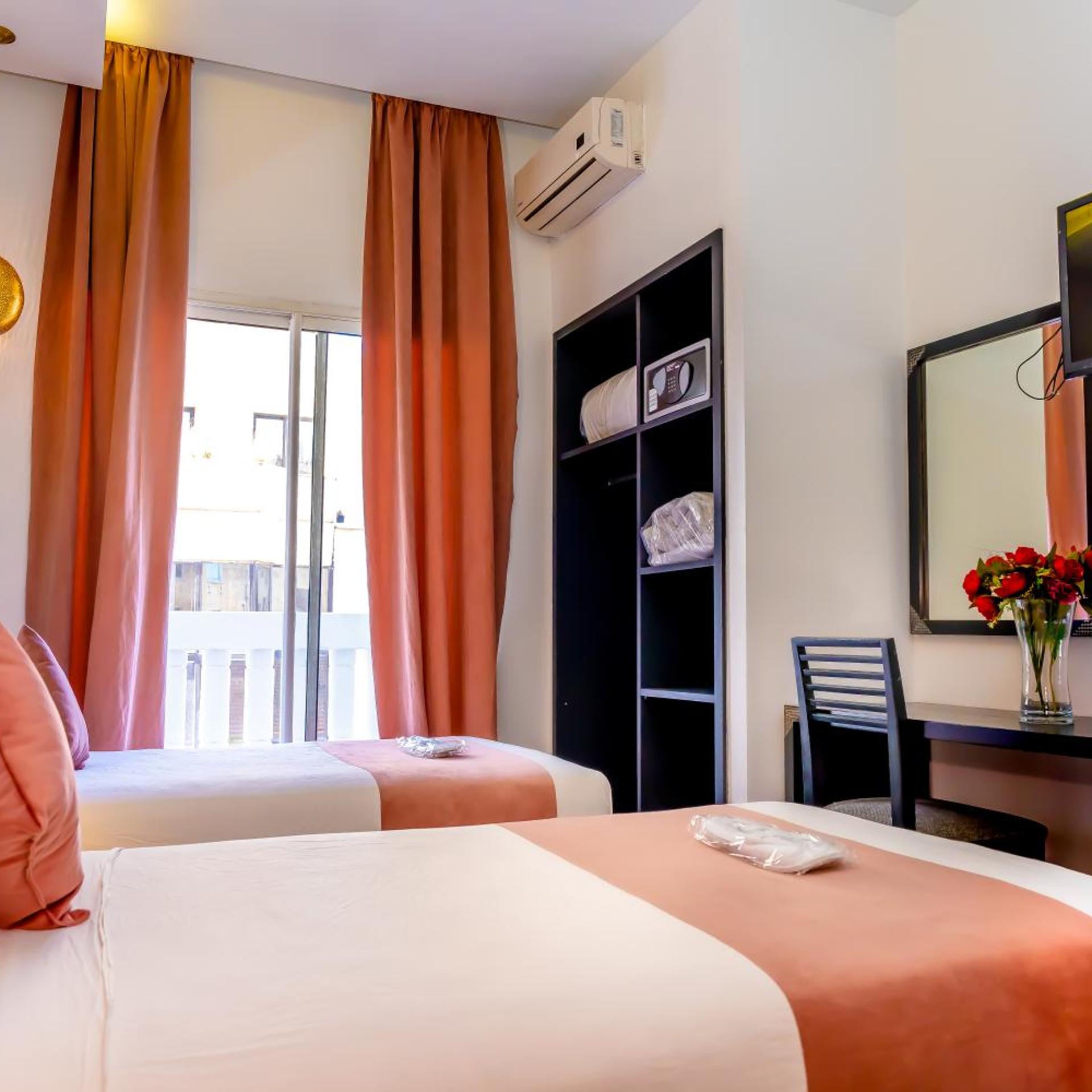غرفة بسريرين منفصلين، Hotel Les Ambassadeurs 4/10