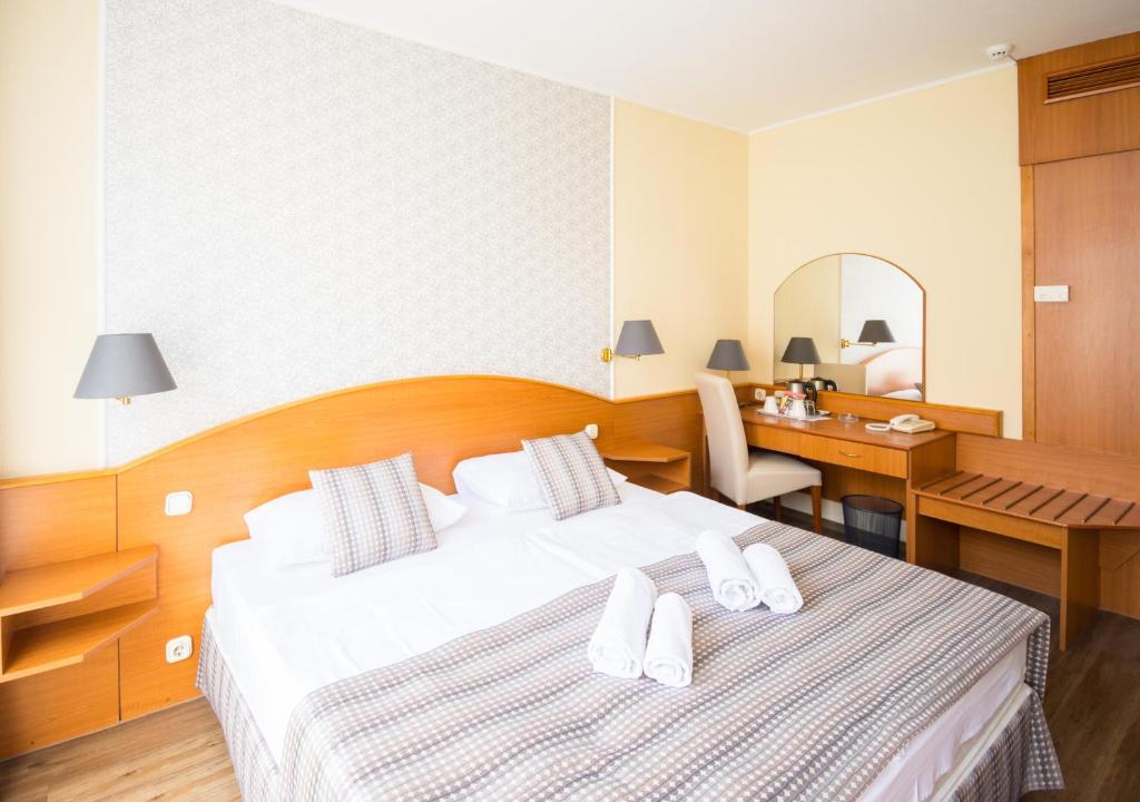 Deluxe, Double Bed