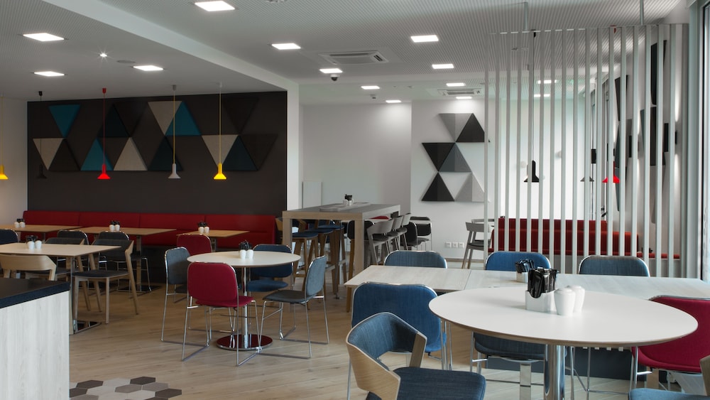 Holiday Inn Express Geneva Airport 28/39