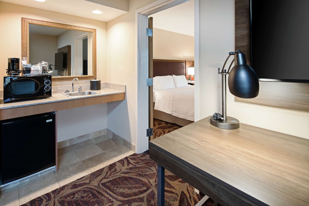 Hampton Inn Suites Bremerton 31/57