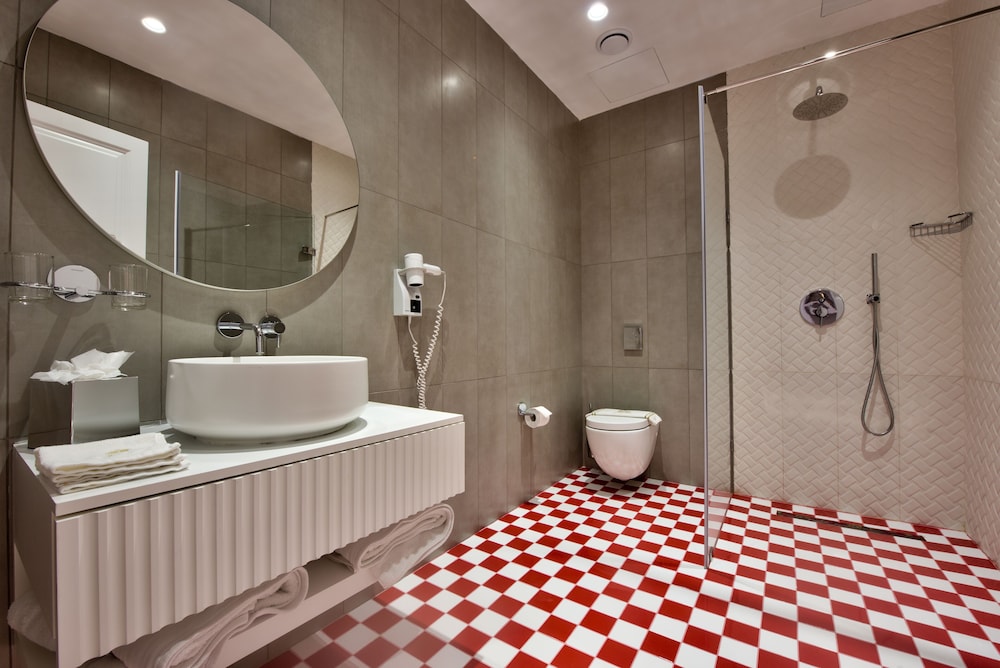 Holm Hotel And Spa 74/76
