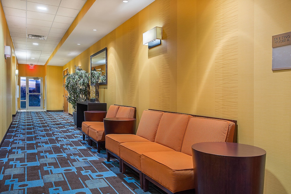 Fairfield Inn Suites By Marriott Louisville East 25/50