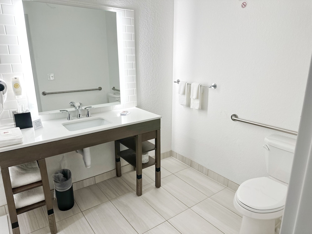 Comfort Inn & Suites Panama City Beach - Pier Park Area 60/61