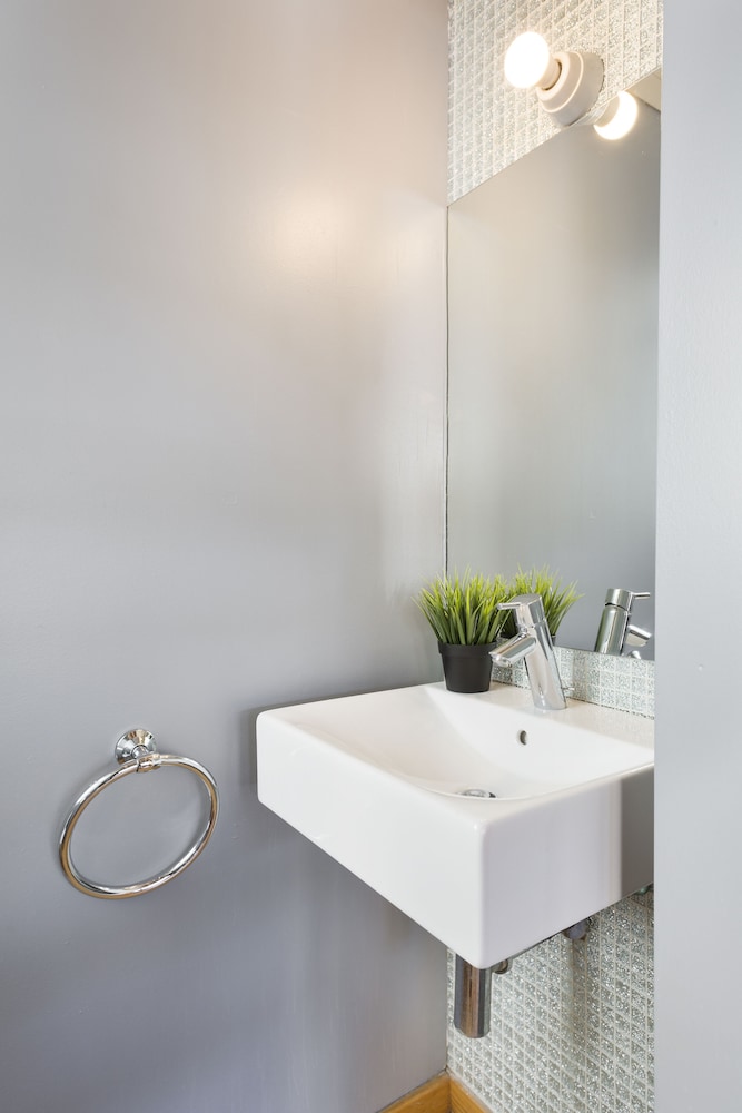 My Space Barcelona Executive Apartments 46/50