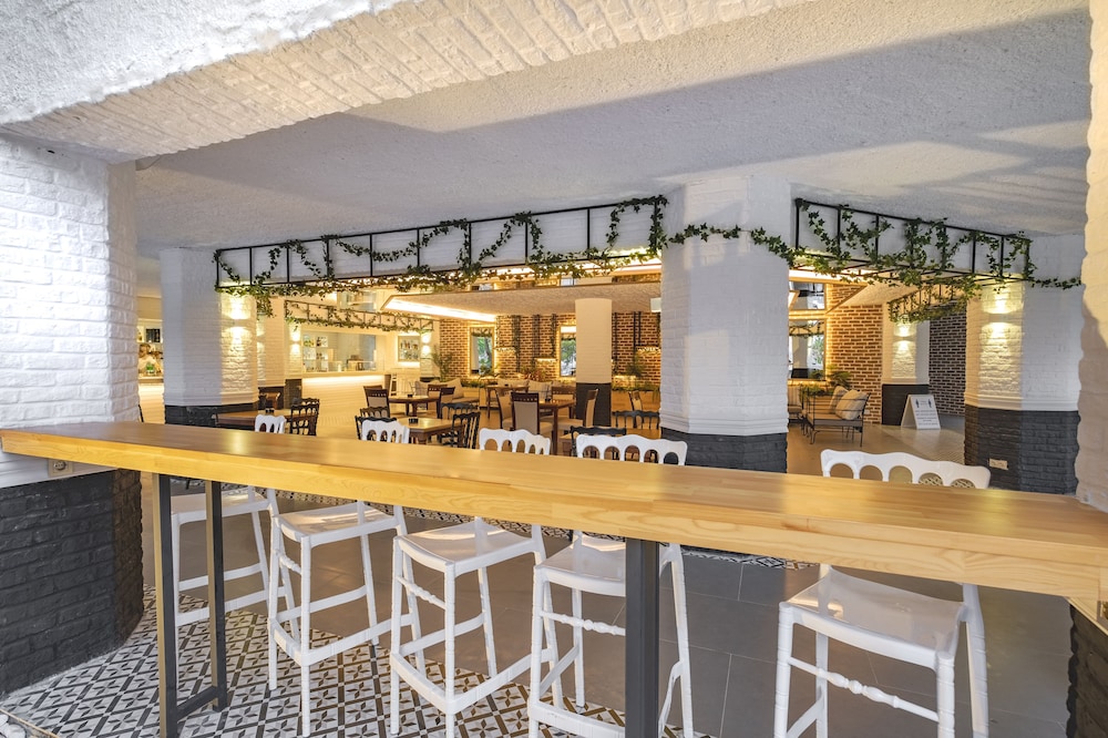 Utopia Beach Club 53/69