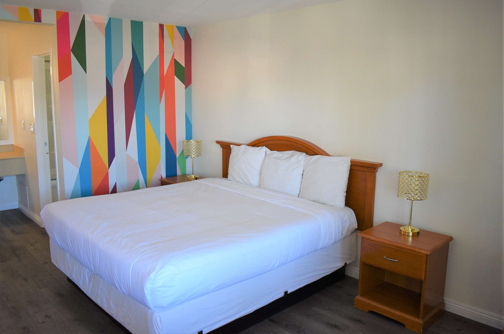 ROOM, KING BED