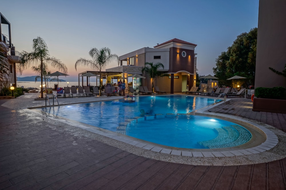 Golden Bay Suites photo1