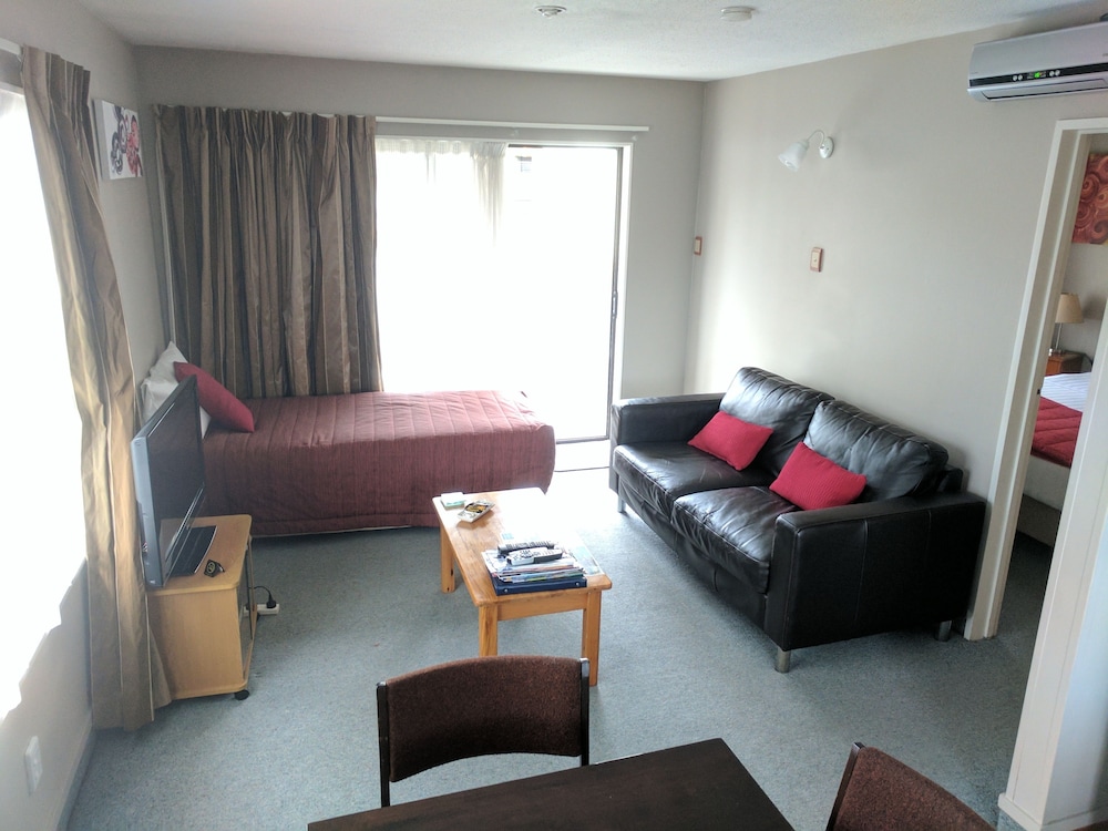 Classique Lodge Motel 25/50