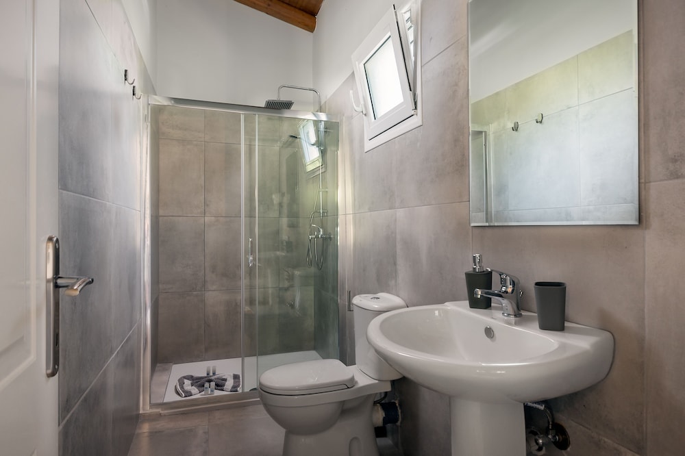 Folies Corfu Hotel Apartments 46/50