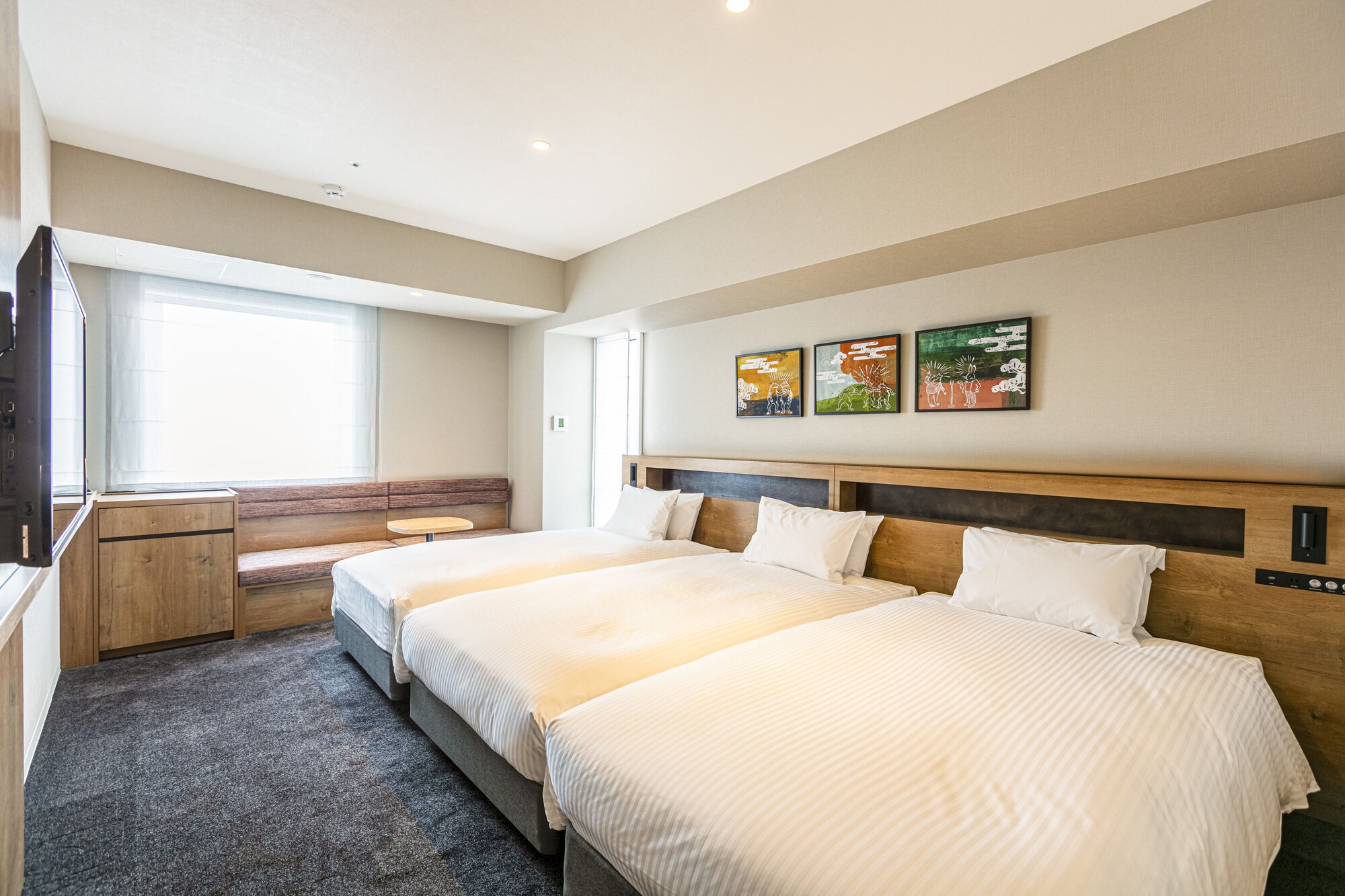 ROOM, TRIPLE, CORNER
