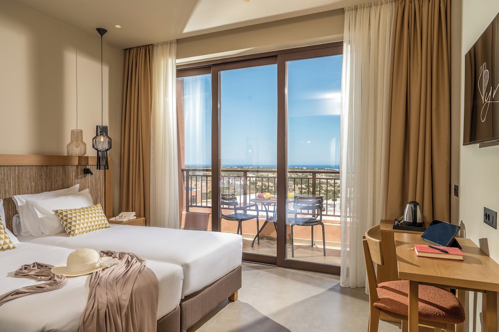 Pyria Hotel 36/80