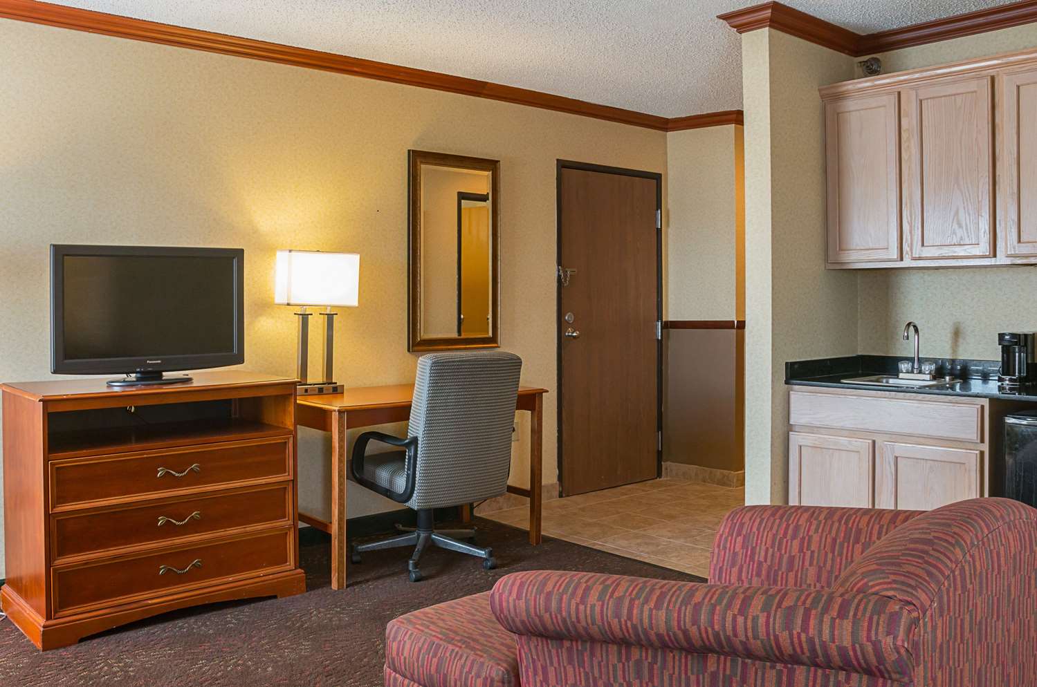 Quality Inn and Suites Detroit Metro Airport 25/27