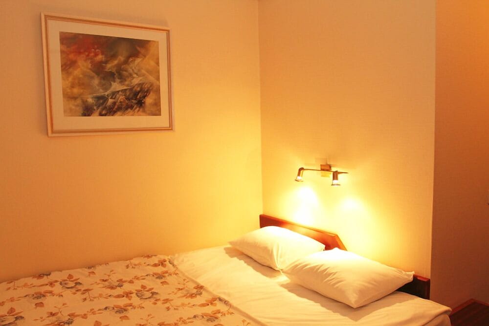 Victoria Hotel 13/49