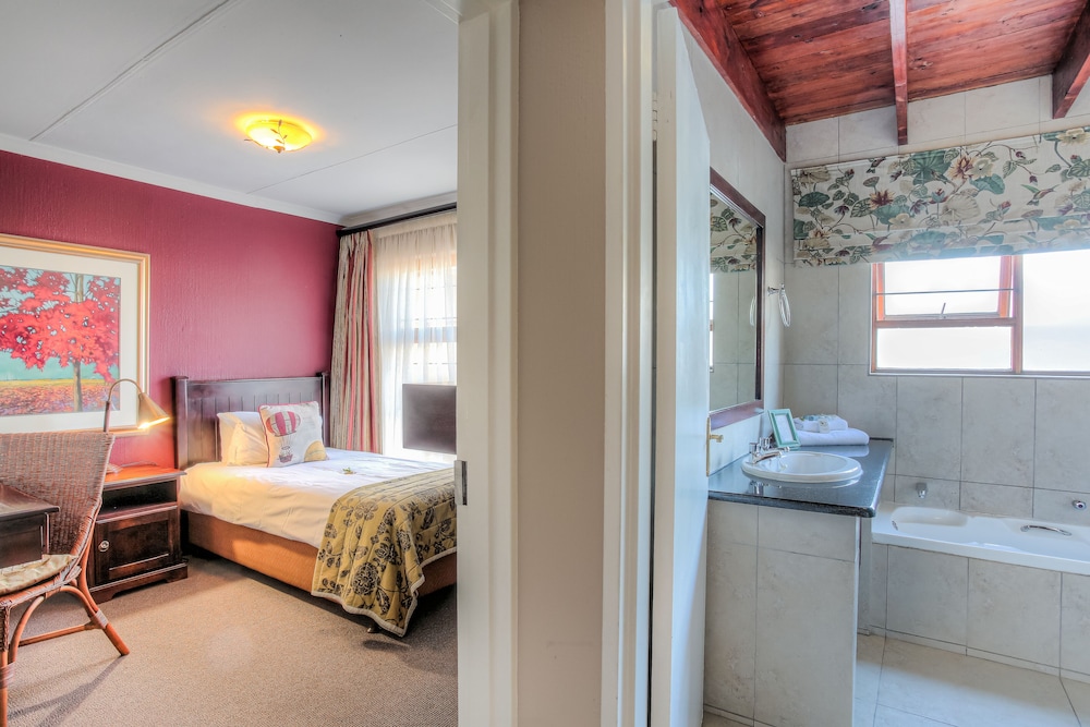 Sunninghill Guest Lodge 9/36