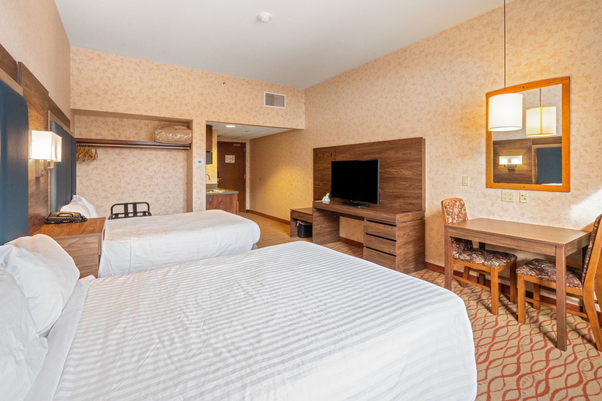 Room, 2 Queen Beds, Valley View