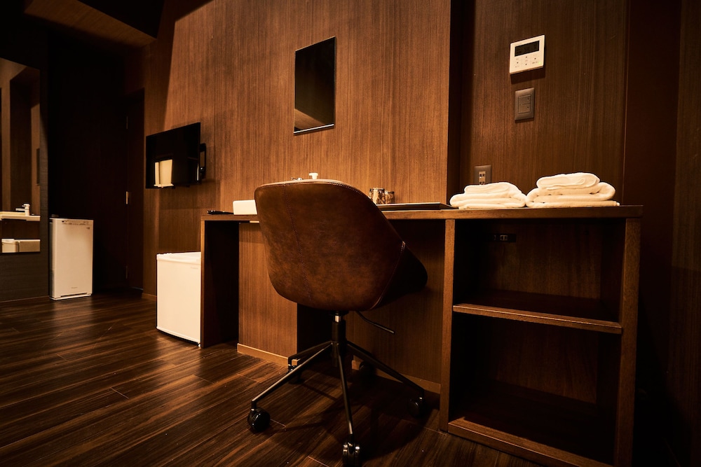 AND HOSTEL HOMMACHI EAST 60/69