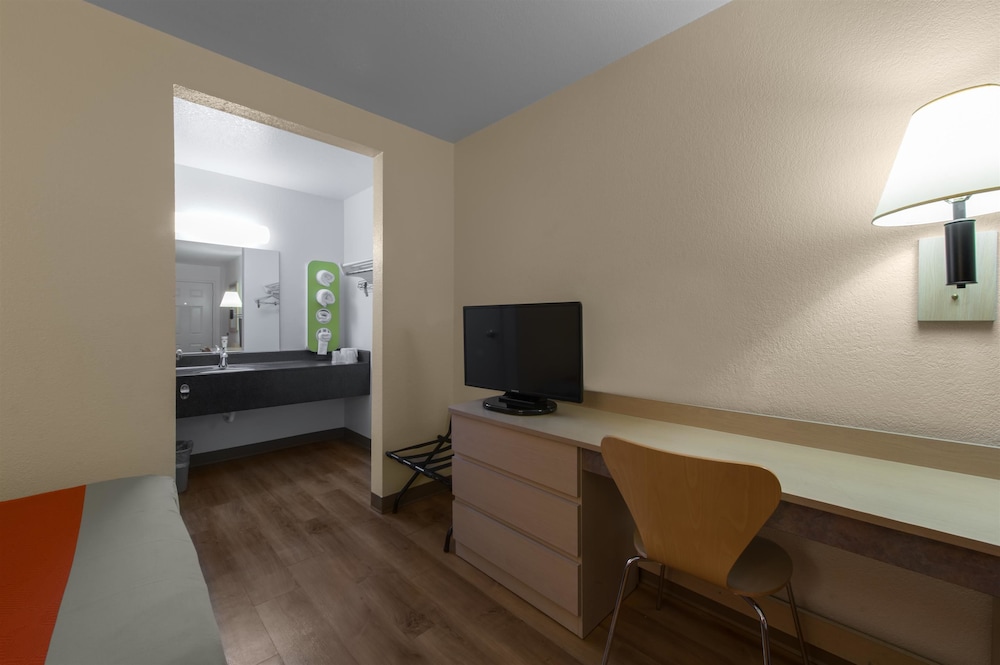 Motel6 Bismarck, ND 43/54