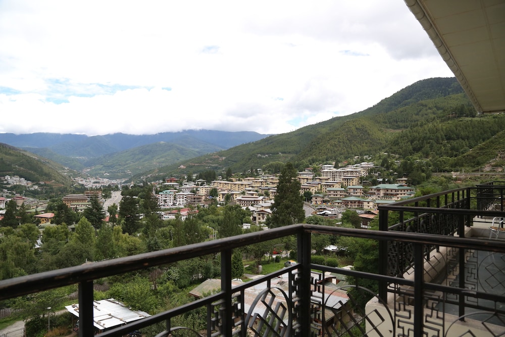 Bhutan Suites 30/34