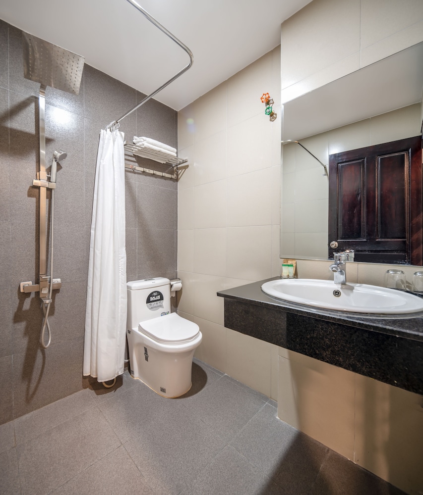 Phuong Dong Hotel & Apartment 32/35