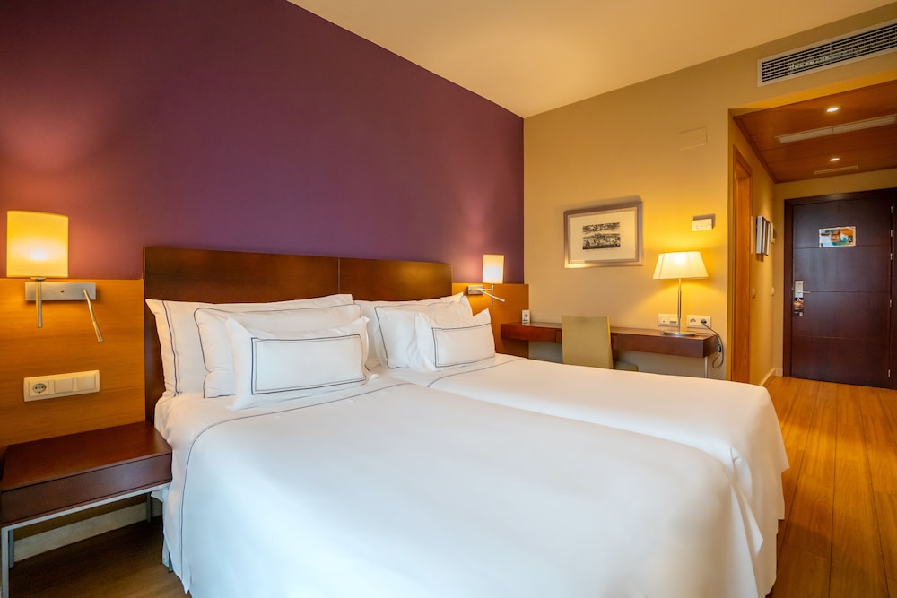 PREMIUM, DOUBLE OR TWIN BED