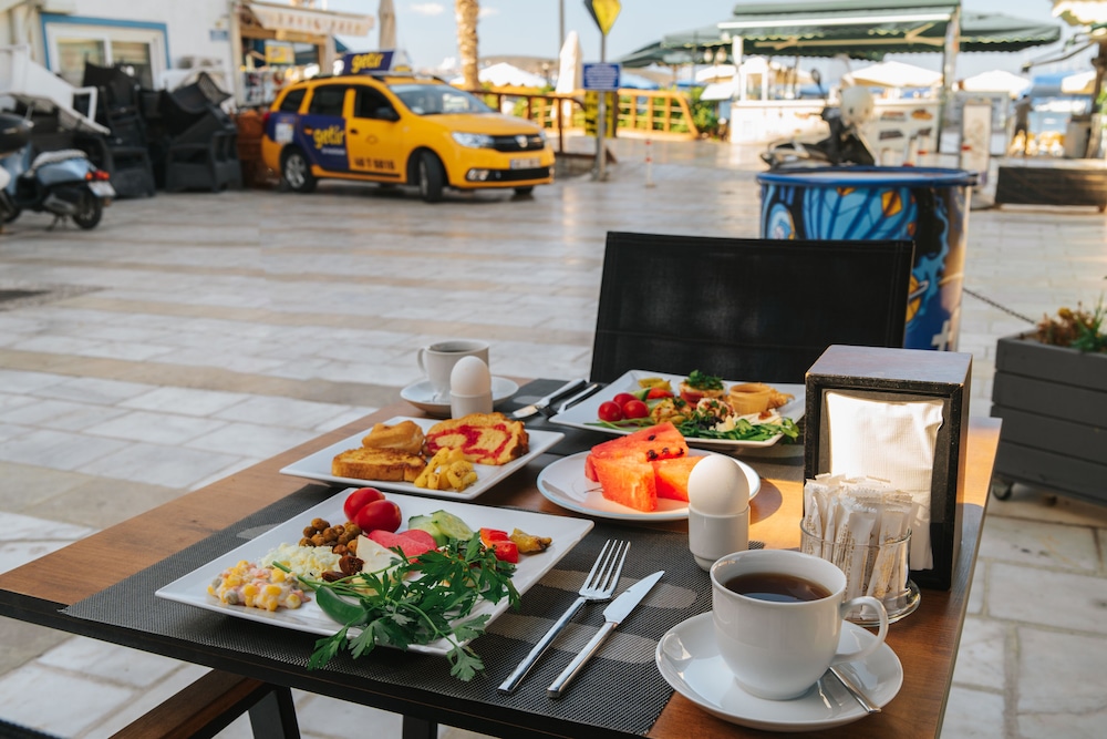 AKKAN LUXURY HOTEL 68/84
