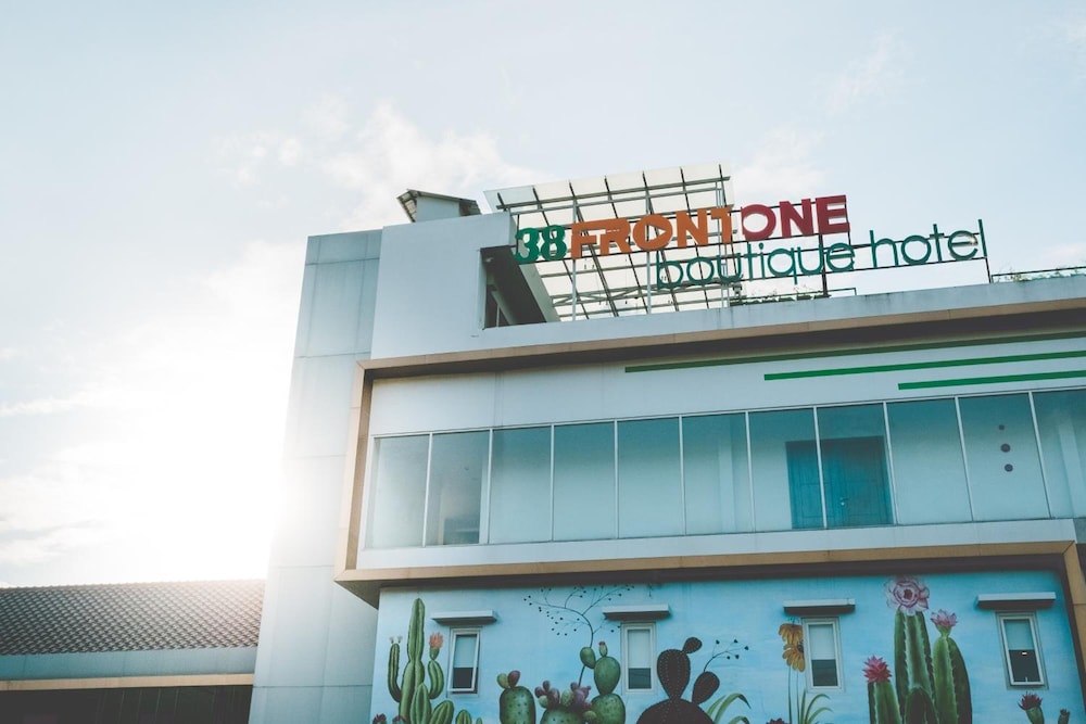 Three Eight Front One Boutique Batu 4/64
