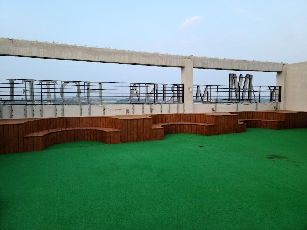 Western Bay Marina Hotel 37/46