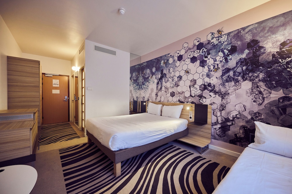 غرفة عائلية بسرير مزدوج وسرير بطابقين، a&o Manchester City Centre 4/8