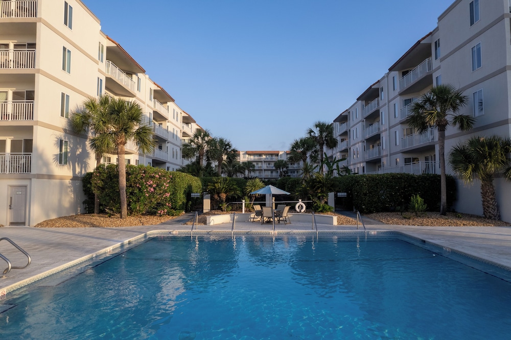 Hodnett Cooper's Beach Club 66/73
