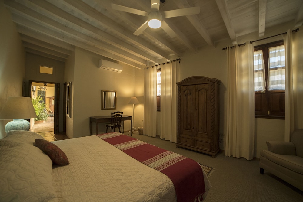 Villa Mirasol Hotel 36/74