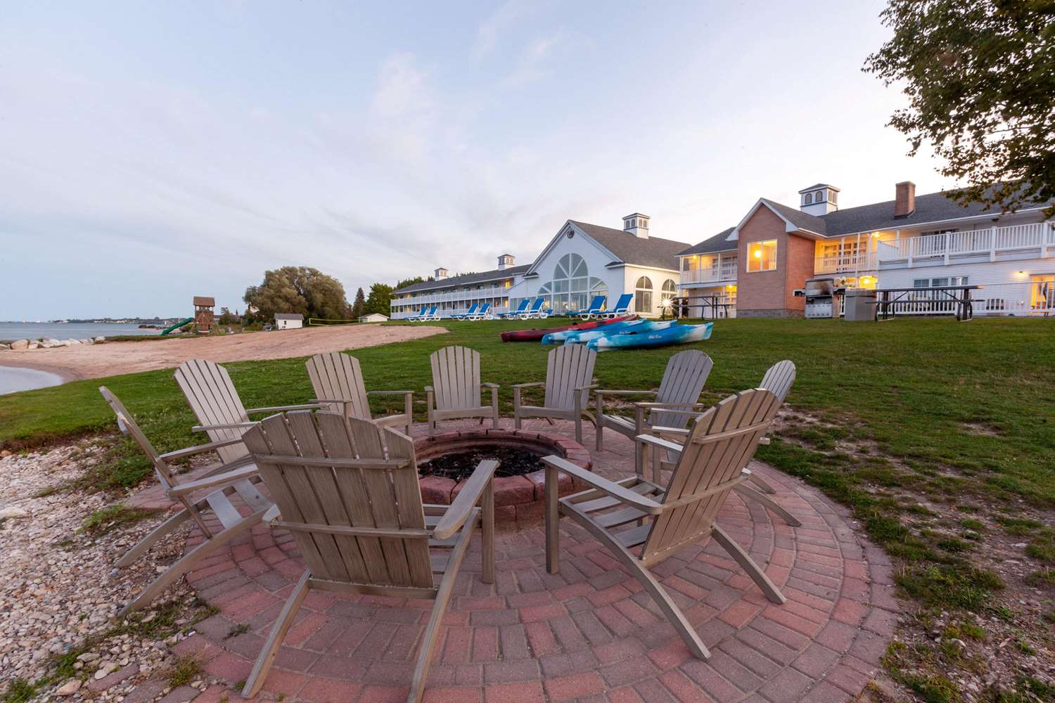 Baymont by Wyndham St. Ignace Lakefront 51/54