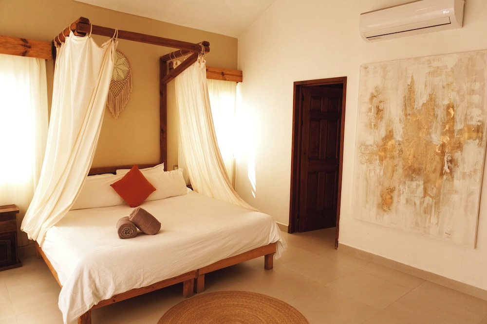 Enigmatic Boutique Hotel 12/44