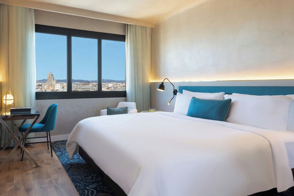 Superior, King Bed, Sagrada Familia View