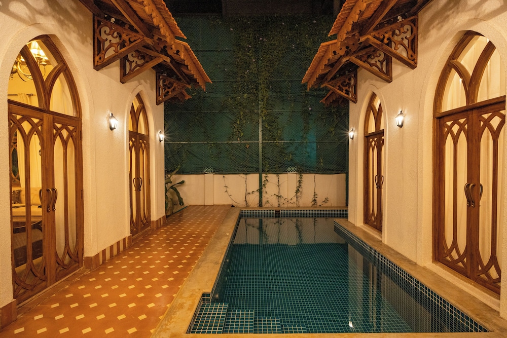 ELIVAAS 4 BHK with Pvt Pool and Media Room Samukha 38/55