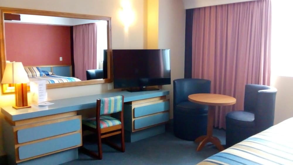 Segovia Regency Hotel 42/46