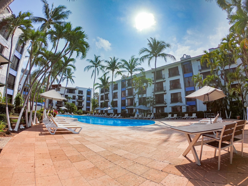 Puerto de Luna All Suites Hotel 59/63