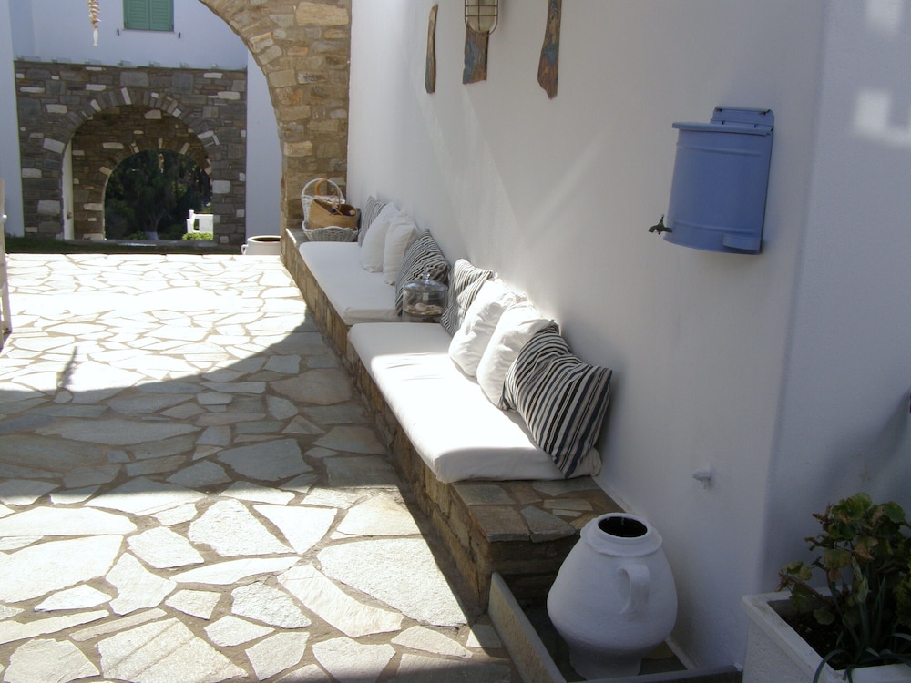 Elena Studios & Apartments 52/60