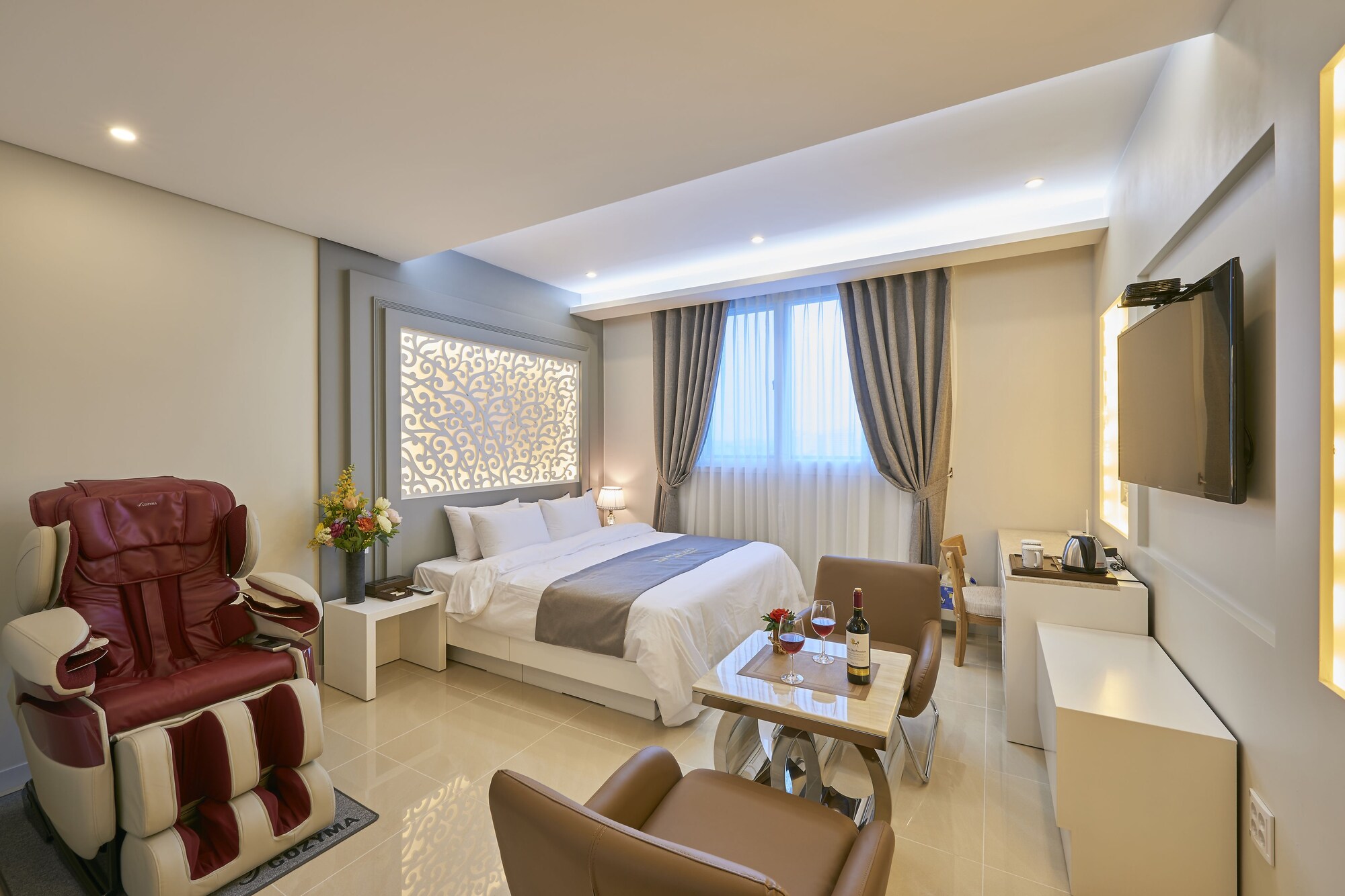 DELUXE, DOUBLE BED