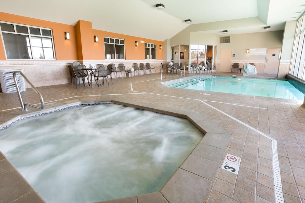 Drury Inn and Suites Cincinnati Sharonville 21/37