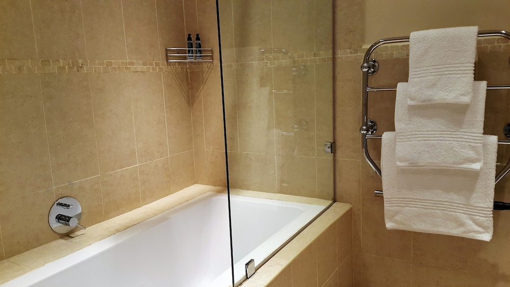 غرفة بسرير فردي بإطلالة على الجبل، Riversong Guest House 7/8