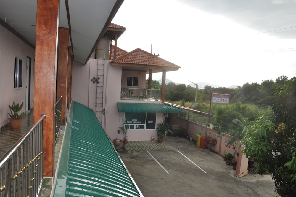 Wattana Hill Resort 8/28