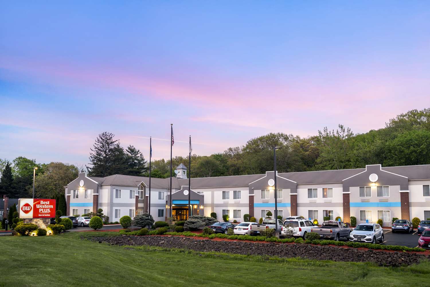 Best Western Plus New England Inn & Suites 20/20