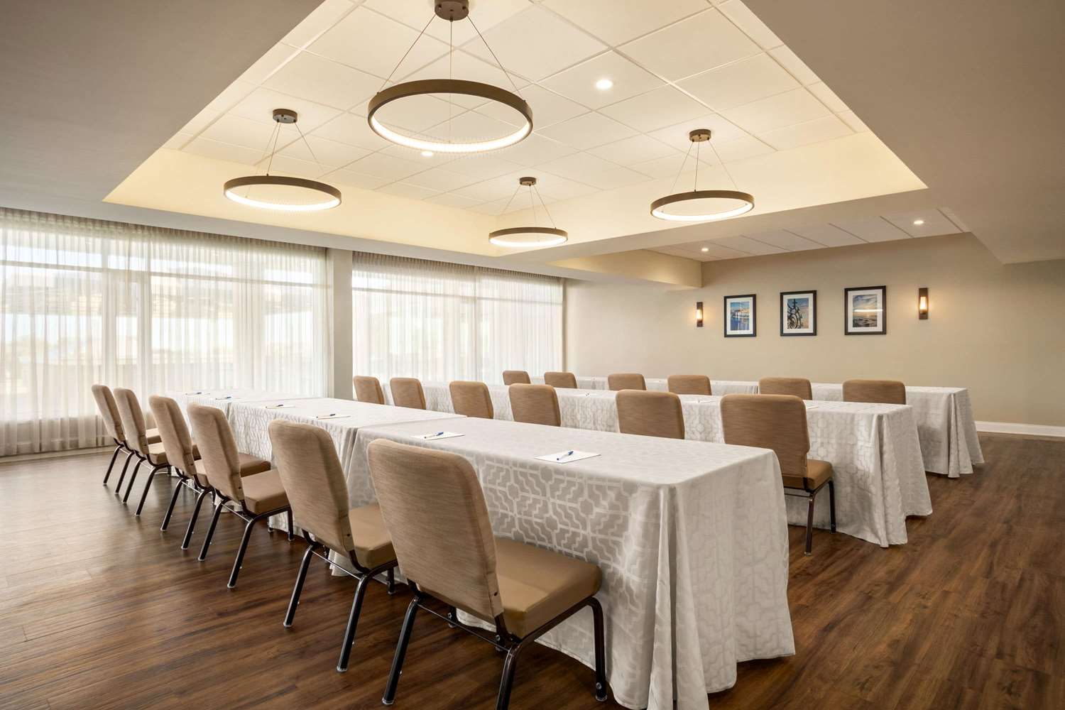 Wyndham Newport Hotel 12/19
