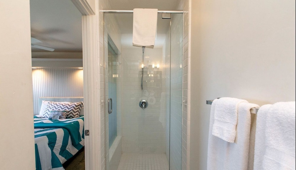 The Sea View Inn At The Beach 50/50