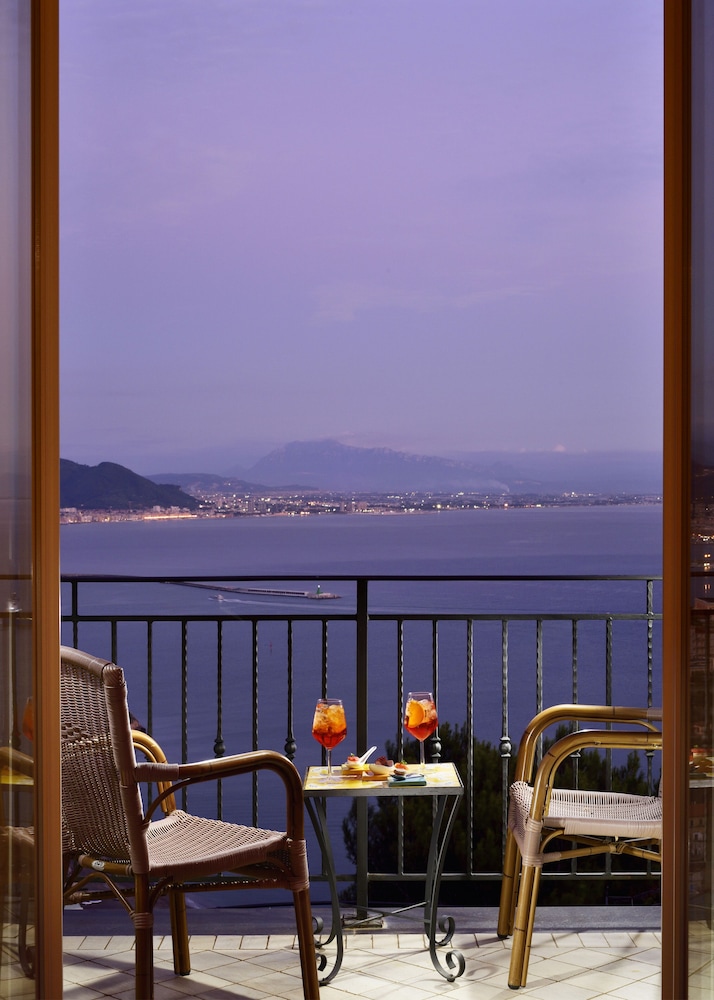 Raito Hotel 127/133