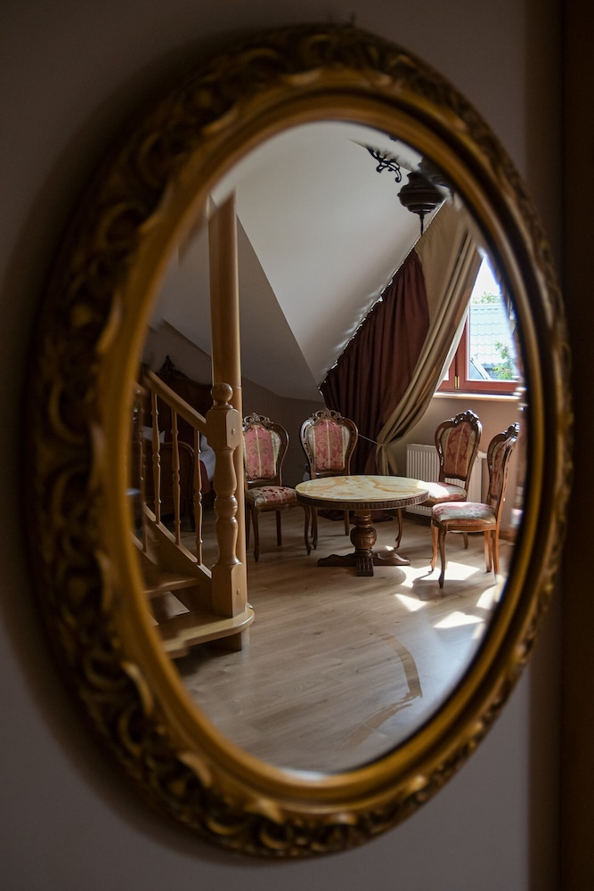 Royal Residence 26/50