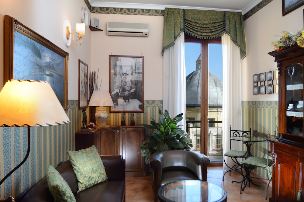 PINTO STOREY HOTEL 27/67